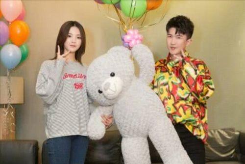 娱乐吃瓜背景视频